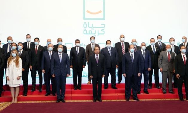 Sisi with a group of businessmen contributing to Haya KArima - Archive 