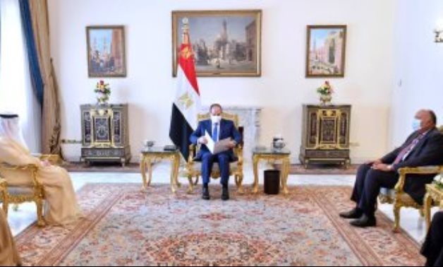President al-Sisi during a meeting with Kuwaiti Foreign Minister Sheikh Ahmed Nasser Al Sabah in the presence of Foreign Minister Sameh Shoukry and Kuwaiti Ambassador in Egypt Mohamed Al Zoweikh.