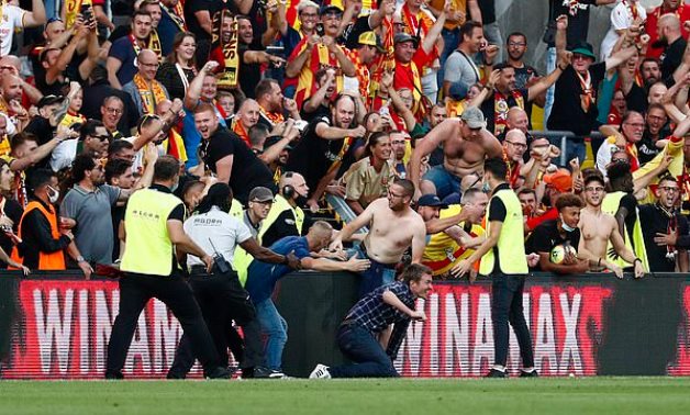 RC Lens 3-2 Lyon: Hosts hold on in thriller