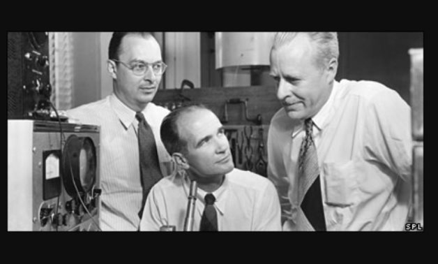1947 - American scientists John Bardeen and Walter Brattain establish the basic principles of the transistor, a key element in the electronics revolution of the twentieth century. - SPL