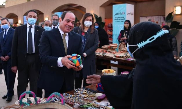 Egyptian President Abdel Fattah El Sisi inspects the handicraft exhibition in Upper Egypt’s Aswan