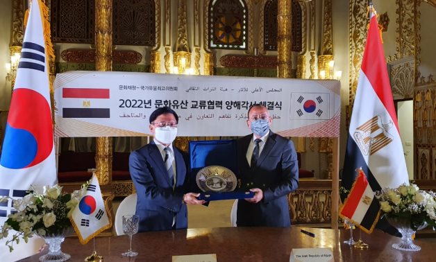 Supreme Council of Antiquities (SCA) Secretary General Mr. Mostafa Waziri and Head of the Korean Cultural Heritage Administration Mr. Kim Hyun-mo pose for a photo after signing the MoU.- press photo