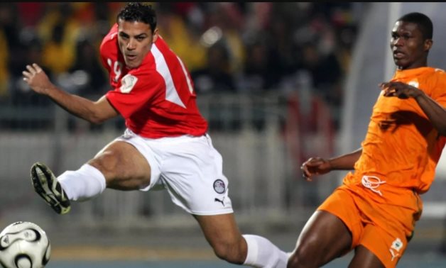 Amr Zaki in action against Ivory Coast in 2006 AFCON final, Reuters