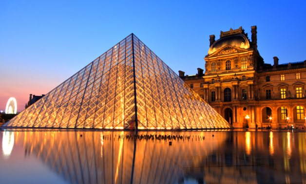 The Louvre - Social media