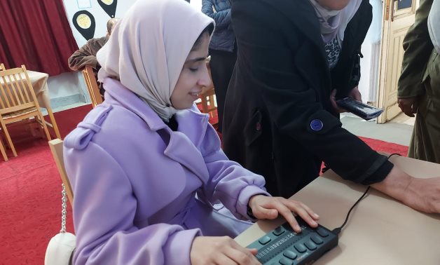 Visually impaired teacher using the digital library for the first time in Alexandria 