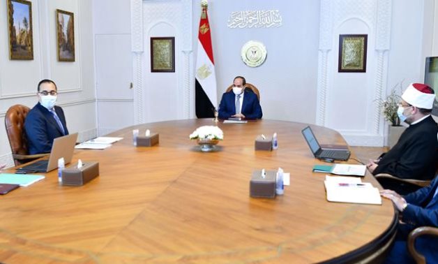 President Sisi meets with Prime Minister Mustafa Mabdouli and Minister of Endowment Mukhtar Gomaa on April 7, 2022- press photo.