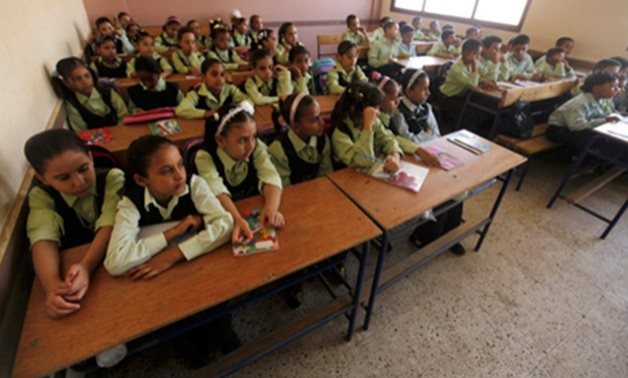 Students attend class on the first day of their new school year at a government school in Giza, south of Cairo, September 22, 2013 (Photo: Reuters)