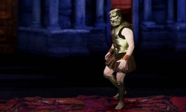 In Agamemnon (the first play of three in the Oresteia), King Agamemnon is persuaded to walk along a red carpet into his palace. (JamesMacMillan / CC BY-SA 4.0 )