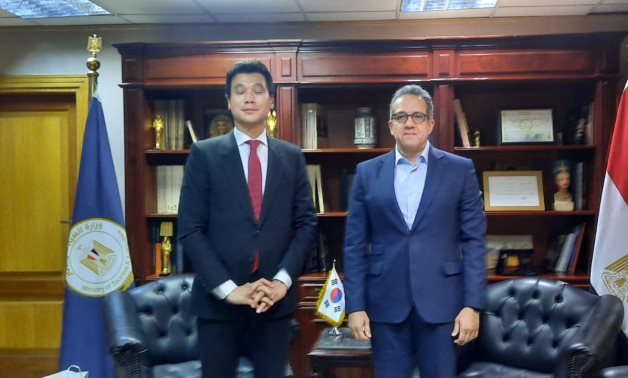 File:Ambassador of Republic of Korea to Egypt, Mr. Hong Jin-wook snd Minister of Tourism & Antiquities, Dr. Khaled El-Anany.