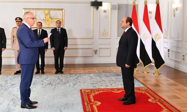 In Pics: Sisi meets with new ministers following swearing-in ceremony