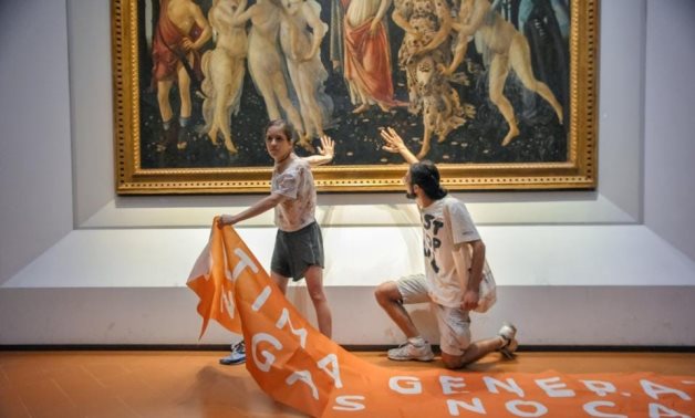 Activists of environmental conservation associations have been spreading this method in European museums - social media