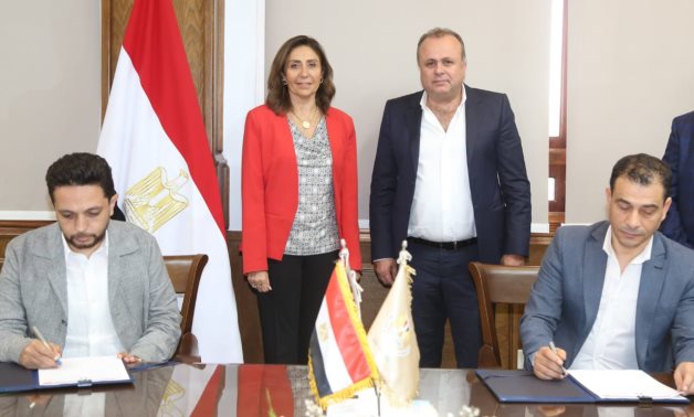 Egypt's Culture Minister Nevine el-Kilany [L] during the signing of the protocol - press photo