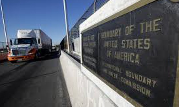 Trucks wait in the queue for border customs control to cross into U.S. at the Bridge of Americas in Ciudad Juarez, Mexico, August 15, 2017. REUTERS/Jose Luis Gonzalez