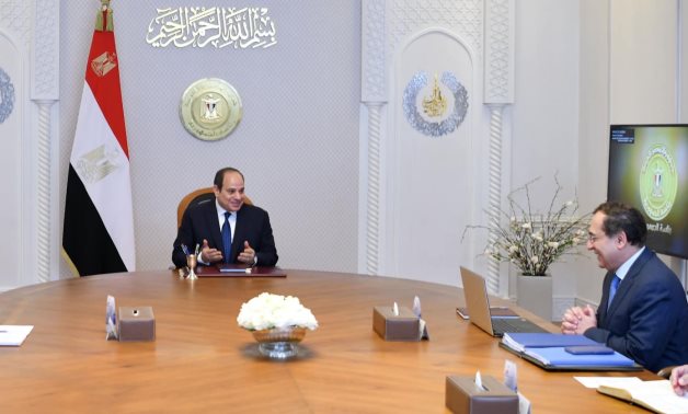 President Sisi meets with Minister of Petroleum Traek El Molla- press photo