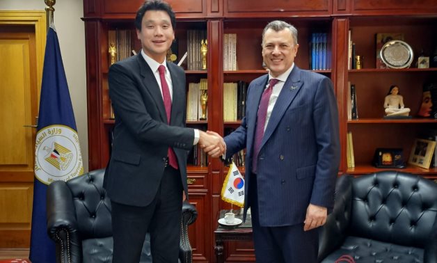 File: The Ambassador of the Republic of Korea to Egypt, Mr. Hong Jin-wook and Egyptian Minister of Tourism and Antiquities, Mr. Ahmed Issa.