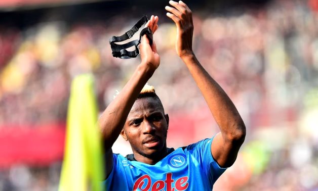 Napoli's Victor Osimhen applauds fans after being substituted REUTERS/Massimo Pinca