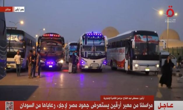 Buses evacuating nationals at Arqeen Border - TV screenshot