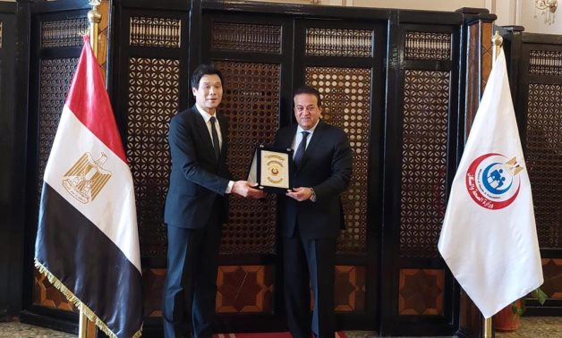 The Korean Ambassador in Cairo Mr. Hong Jin-wook, met with the Egyptian Minister of Health Dr. Khaled Abdel Ghaffar on Tuesday, May 9th ahead of Ambassador Hong's departure from his post.