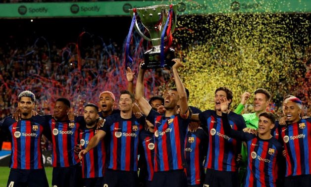 FC Barcelona's Sergio Busquets lifts the trophy alongside his teammates as they celebrate winning LaLiga after the match REUTERS/Albert Gea/File Photo