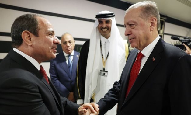 Egypt's President Abdel Fattah El-Sisi shakes hands with his Turkish counterpart Recep Tayyip Erdogan in Doha, Qatar, in the presence of Qatar's Emir Sheikh Tamim bin Hamad - Egyptian Presidency