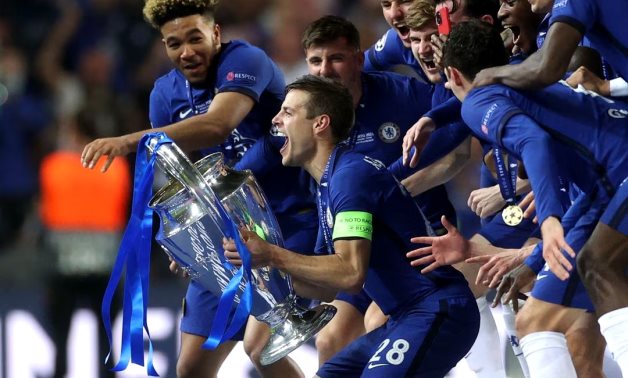 Chelsea's Cesar Azpilicueta celebrates with the trophy and teammates after winning the Champions League Pool via REUTERS/Carl Recine/File Photo