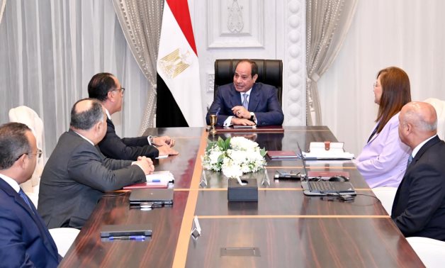  President Sisi meets with and Prime Minister Moustafa Madbouly, Minister of Planning Hala El-Said, Minister of Finance Mohammed Maait and Minister of Transport Kamel El-Wazir- press photo
