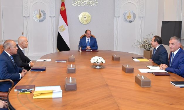 Sisi and officials with Eni’s CEO - Press photo