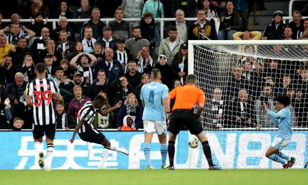Newcastle United's Alexander Isak scores their first goal REUTERS/Scott Heppell
