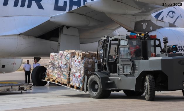 Humanitarian aid unloaded from a plane arriving from Bahrain at Al-Arish Int'l Airport - Egyptian Red Crescent