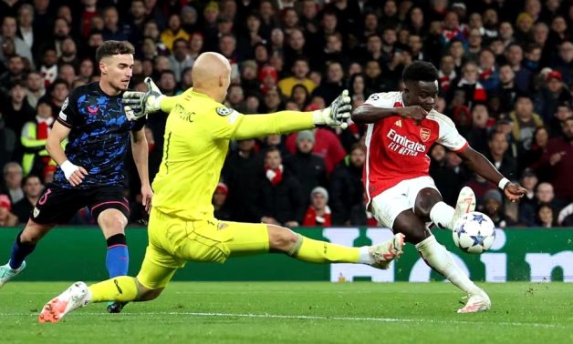 Arsenal's Bukayo Saka scores their second goal past Sevilla's Marko Dmitrovic REUTERS/Hannah Mckay