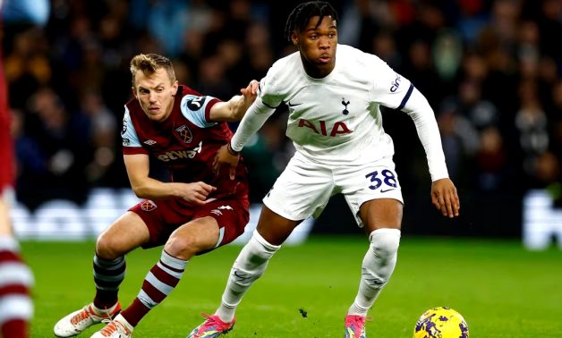 Tottenham Hotspur's Destiny Udogie in action with West Ham United's James Ward-Prowse Action Images via Reuters/Peter Cziborra 