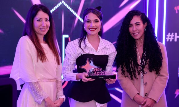 From left to right: Kinda Ibrahim, General Manager of Operations, TikTok Middle East, Turkey, Africa, Pakistan, & South Asia, First winner Duaa Al-Bataiha, & Doaa Gawish, CEO and founder of The Hair Addict