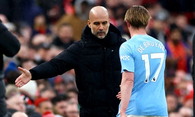 Manchester City's Kevin De Bruyne with manager Pep Guardiola after being substituted REUTERS/Carl Recine/File Photo 