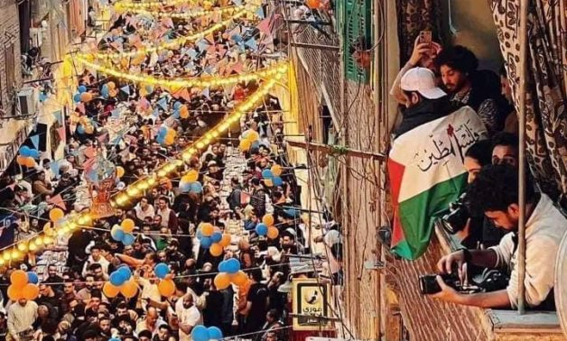 File- Residents of Ezbet Hamada in the Al-Mataria neighborhood in Cairo hold the the longest Ramadan Iftar banquet in 2023- Youm7/Karim Abdelaziz