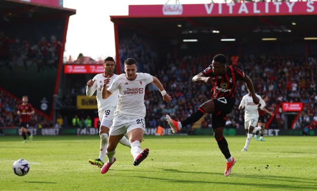 AFC Bournemouth's Luis Sinisterra shoots at goal as Manchester United's Diogo Dalot reacts Action Images via Reuters/Matthew Childs