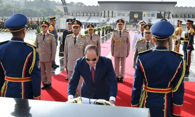 Sisi lays wreath at tomb of unknown soldier