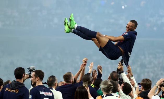 Paris St Germain's Kylian Mbappe celebrates with teammates after winning the Coupe de France REUTERS/Catherine Steenkeste