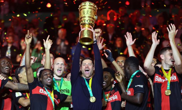 Bayer Leverkusen coach Xabi Alonso celebrates with the trophy after winning the DFB Cup REUTERS/Wolfgang Rattay 