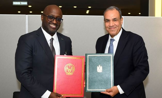 Egypt’s Minister of Foreign Affairs Badr Abdelatty and his Rwandan counterpart Olivier Nduhungirehe sign a mutual visa exemption agreement for holders of official passports - Egypt's MFA