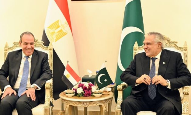 Egyptian Foreign Minister Badr Abdelatty with the Pakistani Prime Minister and Foreign Minister Mohammad Ishaq Dar on November 30,2025- press photo