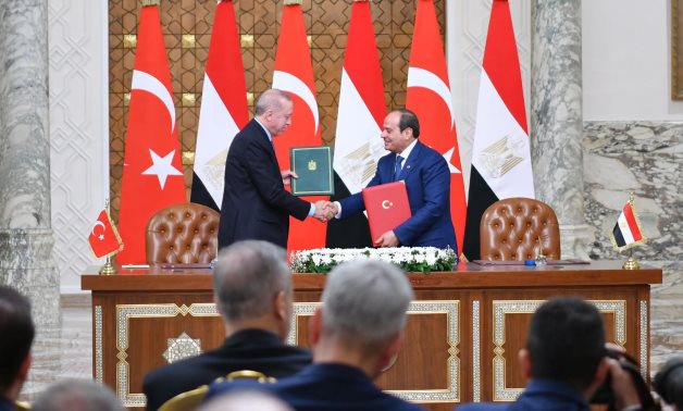 President Abdel Fattah El-Sisi and Turkish President Recep Tayyip Erdoğan sign the joint statement of the 2nd meeting of the High-Level Strategic Cooperation Council, held in Cairo, 4 Feb. 2026. Presidency