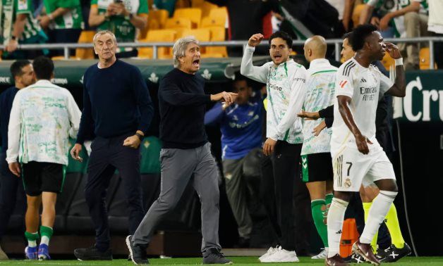 Real Betis coach Manuel Pellegrini reacts after Hector Bellerin scores their first goal REUTERS/Marcelo Del Pozo