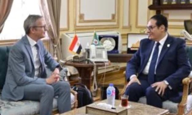 Presidents of Cairo Univ., Leiden Univ. discuss cooperation in research field