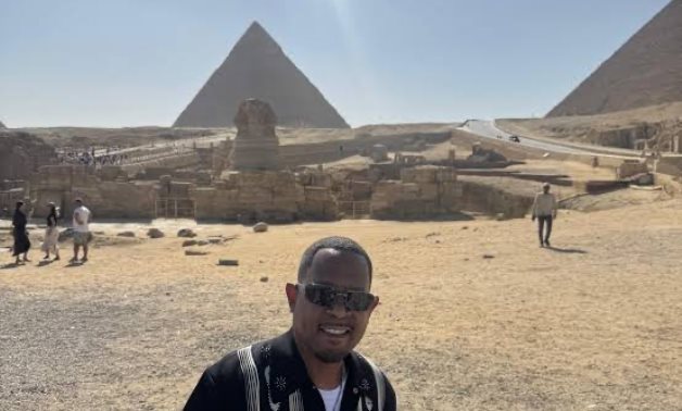 Martin Lawrence shared this photo from his visit to the iconic Pyramids of Giza