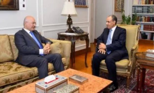 Egyptian FM Badr Abdelatty (R) and Barham Salih, the UN High Commissioner for Refugees (L)