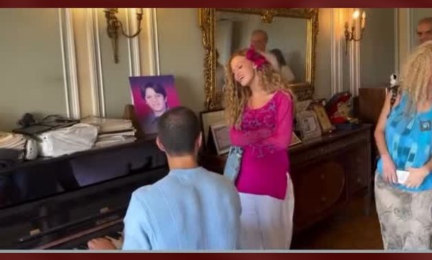 Elyanna Brings Abdel Halim Hafez’s Ahwak Back to Life During Her First Visit to His Apartment.
