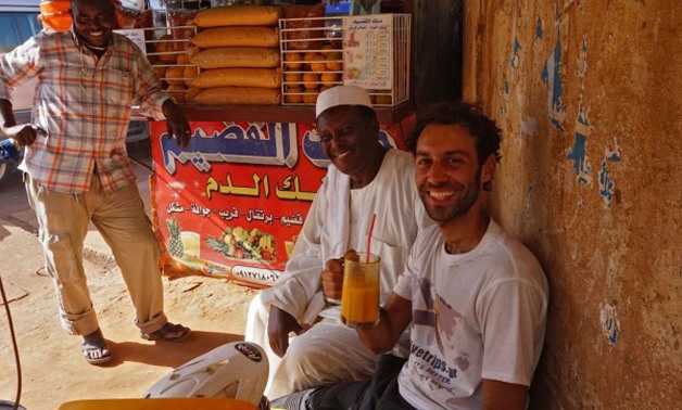 Stalls serving fresh juice are common in Sudan… That was mango!-Madnomad Blog