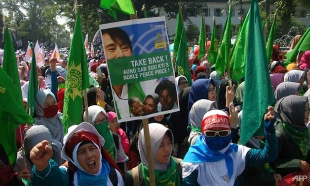 Indonesian activists protest in Bandung, West Java about the humanitarian crisis in western Myanmar's Rakhine state AFP/TIMUR MATAHARI
Read more at http://www.channelnewsasia.com/news/world/aung-san-suu-kyi-and-myanmar-face-chorus-of-anger-over-rohingya