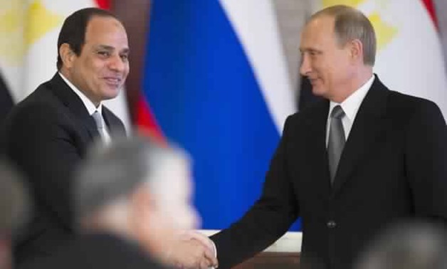 Russian President Putin (R) shakes hands with his Egyptian counterpart al-Sisi after their talks at the Kremlin in Moscow on 26 August, 2015 (AFP)