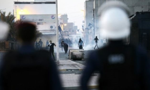 © AFP/File | This file picture from April 5, 2016 shows Bahraini protesters clashing with riot police in the Shiite village of Shahrakkan, south of Manama